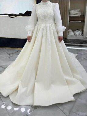 Elegant High-Neck Long-Sleeve Wedding Dress modest bridal dress hijabi wedding
